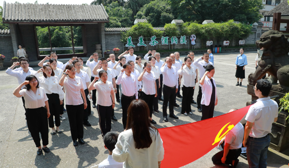 学校组织领导干部赴护国战争纪念馆廉洁...
